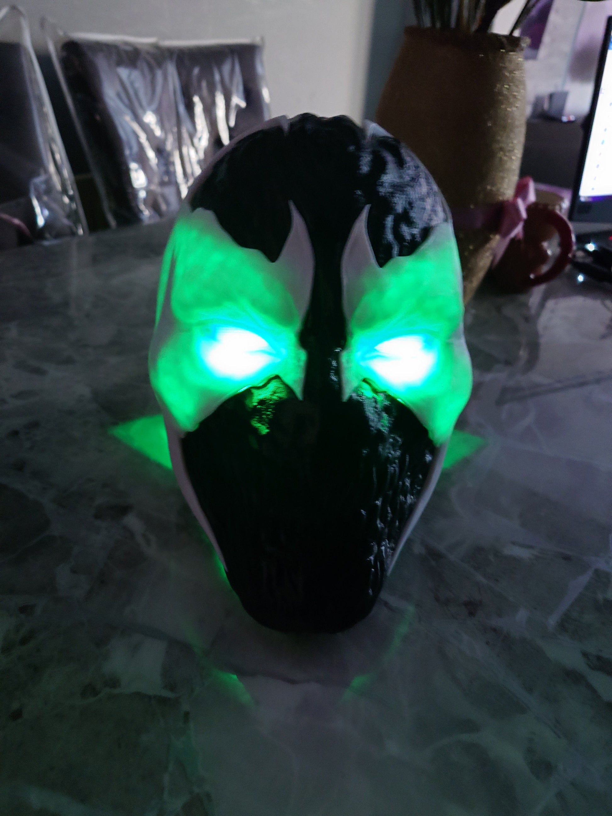 Spawn wearable helmet/mask full head. Led set up in eyes