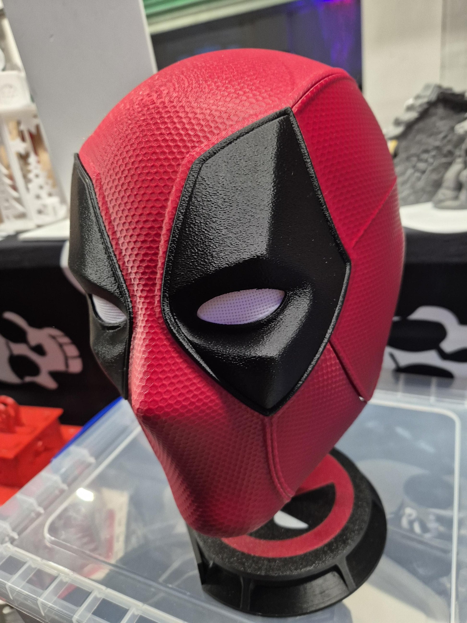 deadpool helmet